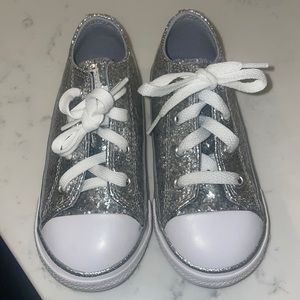 CONVERSE toddler size 9- glitter low top sneakers ✨